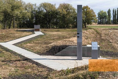 Image: Vakhnivka, 2019, Information stele at the Jewish cemetery, Stiftung Denkmal, Anna Voitenko