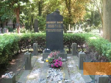 Image: Berlin-Weißensee, 2010, Herbert Baum's grave, Stiftung Denkmal