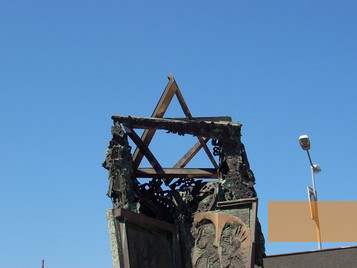 Image: Bratislava, 2007, Detailed view of the Holocaust memorial, cangaroojack
