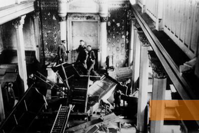 Bild:Kippenheim, 1938, Der verwüstete Innenraum der Synagoge, Förderverein ehemalige Synagoge Kippenheim