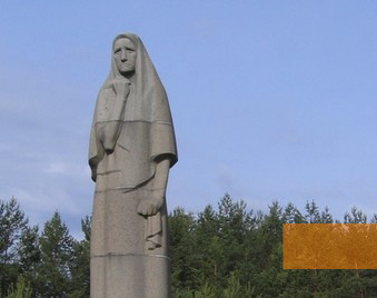 Bild:Pirčiupiai, 2006, Detailansicht der Skulptur »Mutter«, JonasS
