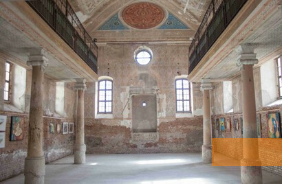 Image: Mátészalka, 2016, Interior view of the synagogue, Wikipedia Commons, public domain, Szilas