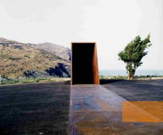 Image: Portbou, 1995, Entrance to the corridor of »Passages«, Frank Mihm