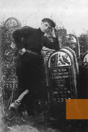 Image: Mir, undated, Dovid Danzig at his mother's grave in the old cemetery in Mir, http://pages.uoregon.edu/rkimble/Mirweb/MirSiteMap.html
