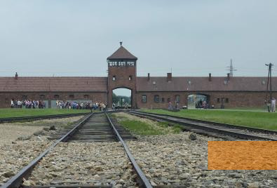 Image: Brzezinka, 2010, Entrance gate to the former extermination camp Auschwitz-Birkenau, view from the ramp, Stiftung Denkmal