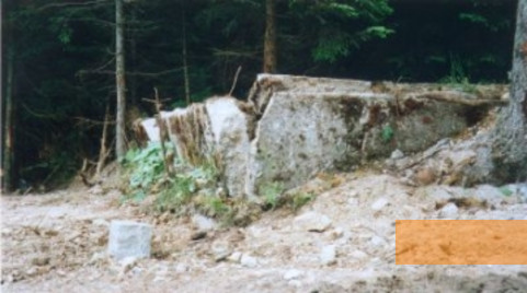 Image: Loibl, 2003, Foundations of the former wash barrack, Peter Gstettner
