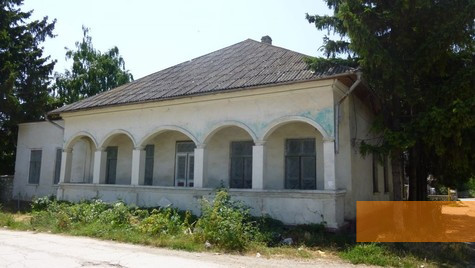 Image: Edineț, 2017, Former synagogue in the »Holocaust Street«, Julie Masis (timesofisrael.com)