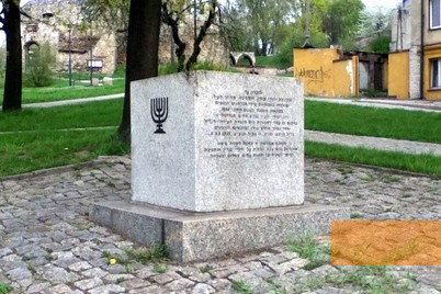 Image: Będzin, 2013, Memorial at the site of the former synagogue burned down in 1939, Steve Glickman