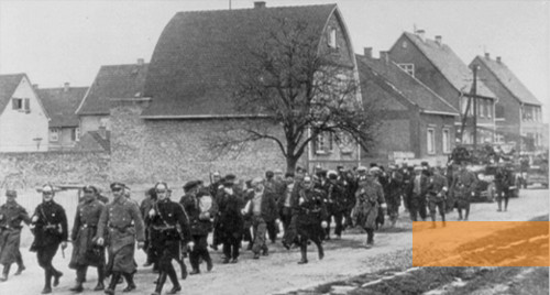 Image: May 1933, Prisoners from Worms are brought to the Osthofen concentration camp, convoyed by police, NS-Dokumentationszentrum Rheinland-Pfalz / Gedenkstätte KZ Osthofen