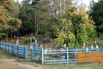 Image: Gomel, 2016, The Jewish cemetery with the new memorial, padolski.livejournal.com