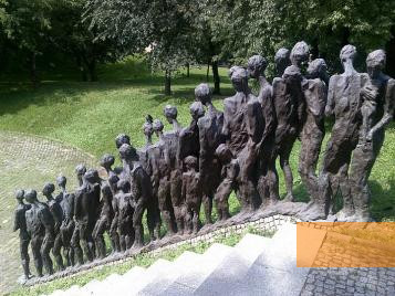 Bild:Minsk, 2010, Skulpturengruppe am Rand der Grube, Stiftung Denkmal, Sabine Erbstößer