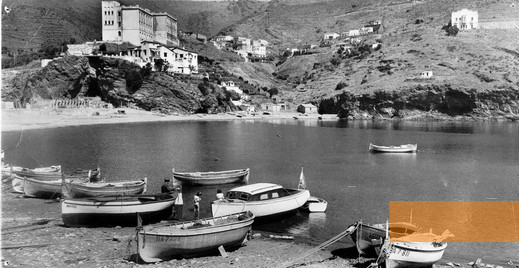 Image: Portbou, 1936, View of the town, Almogaver