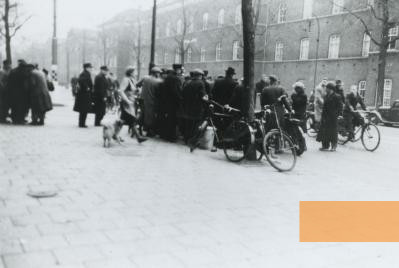Image: Amsterdam, 1941, Street scene during the February strike, Image bank WW2 – NIOD