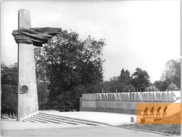 Bild:Berlin, 1972, Das Denkmal im Volkspark Friedrichshain wenige Tage vor seiner Eröffnung, Bundesarchiv, Bild 183-L0511-025, Sigrid Kutscher