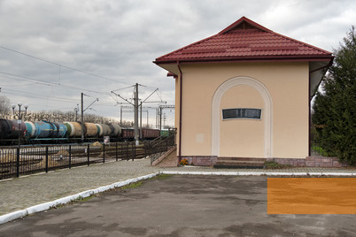 Image: Lviv, 2017, Klepariv train station with memorial plaque commemorating the deportations to Bełżec, Christian Herrmann