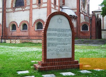 Image: Subotica, 2005, Holocaust memorial in front of the synagogue, Stefan Dietrich