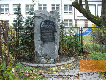 Bild:Oppeln, 2006, Gedenkstein für die Neue Synagoge, wikipedia commons, Pudelek