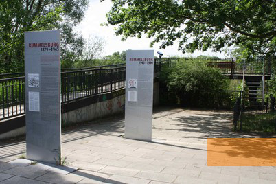 Bild:Berlin-Rummelsburg, 2015, Vom Bezirk Lichtenberg aufgestellte Erinnerungstafeln an der Rummelsburger Bucht, Stiftung Denkmal
