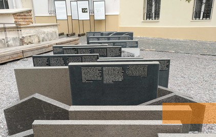 Image: Lviv, 2018, Stelae with quotations, Stiftung Denkmal, Bozhena Kozakevych