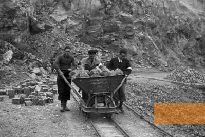 Bild:Bor, o.D., Zwangsarbeiter im Steinbruch, Yad Vashem