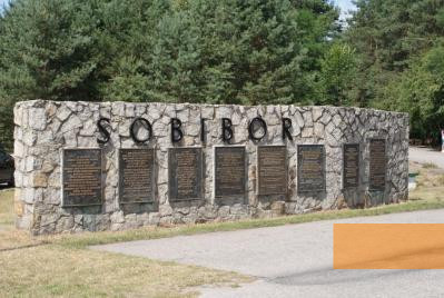 Image: Sobibór, 2009, Memorial wall that has been demolished since the photo was taken, Thorbjörn Hoverberg