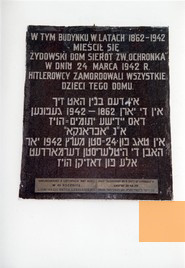 Bild:Lublin, 2004, Gedenktafel für jüdische Waiserkinder, die im März 1942 ermordet wurden, Stiftung Denkmal