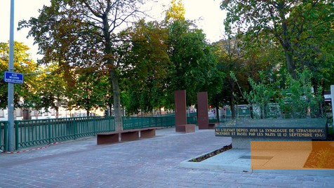Image: Strasbourg, 2012, View of the memorial complex with memorial stone from 1976 in the foreground, Claude Truong-Ngoc/Wikimédia Commons