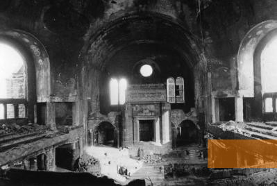 Bild:Essen, vermutlich 1945, Der zerstörte Hauptraum der Synagoge, Alte Synagoge Essen