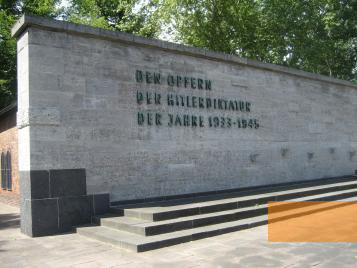 Image: Berlin, 2010, Memorial wall in the Plötzensee Memorial, Stiftung Denkmal