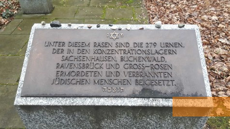 Image: Berlin-Weißensee, 2019, Memorial plaque at the urn field of ashes of Jewish victims from concentration camps, Stiftung Denkmal