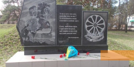 Bild:Tschernigow, Denkmal für ermordete Roma im Wäldchen Podusowka, bilahata.net