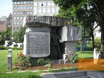 Image: Vienna, 2006, View of the memorial, wikipedia commons, Gryffindor
