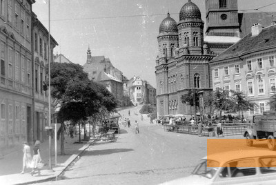 Image: Bratislava, 1963, The neologian synagogue which was demolished a few years later, Pressburg, 1963, Die später abgerissene neologe Synagoge am Fischerplatz, Fortepan.hu