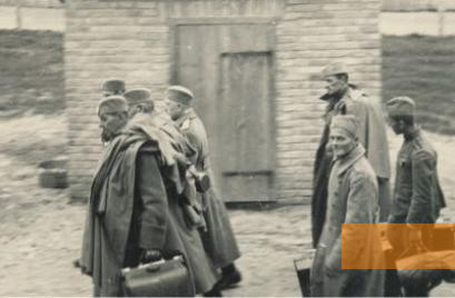 Image: Krems, May 1941, Serbian prisoners of war in Stalag XVII B, Fritz Sochurek