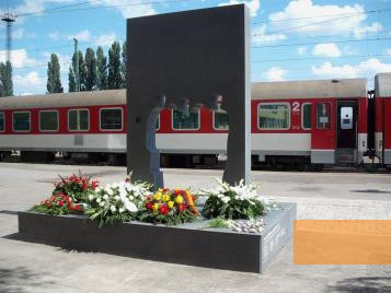 Image: Pécs, 2010, Memorial to the Jewish Martyrs on the central railway station, Mária Úz