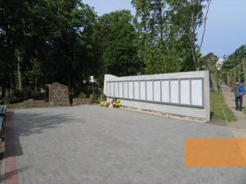Image: Liepāja, 2004, Memorial wall containing the names of the murdered Jews of Liepāja, Henry Blumberg