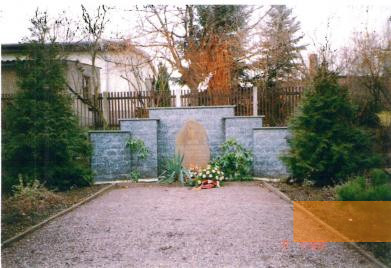 Image: Rehmsdorf, 2000, Memorial to the former »Wille« satellite camp in Rehmsdorf, Lothar Czoßek