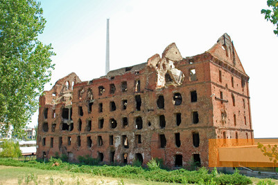Image: Volgograd, 2011, Ruins of a building that is today part of the memorial, Rob Atherton – www.bbmexplorer.com