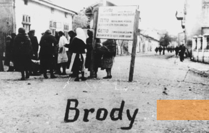 Image: Brody, about 1942/43, Entrance to the ghetto, public domain