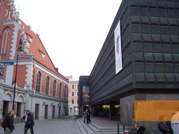 Image: Riga, 2005, Entrance area to the Museum of the Occupation of Latvia, Stiftung Denkmal