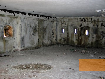 Bild:Sarajewo, 2009, Stark zerstörter Innenraum in der Festung, John Mulhouse