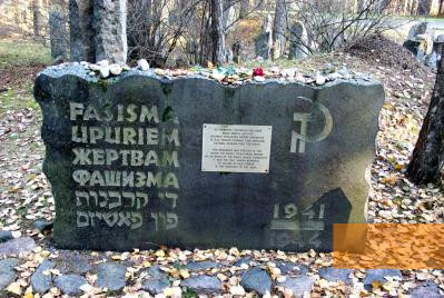 Image: Rumbula, 2009, Mamorial stone from Soviet times, Ronnie Golz