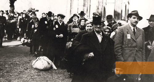 Bild:Neutra, 1942, Deportation von Juden aus Nitra,  Múzeum SNP