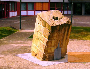 Bild:Herzogenrath, 2004, Das Denkmal für die Herzogenrather Juden, Arbeitskreis »Wege gegen das Vergessen«