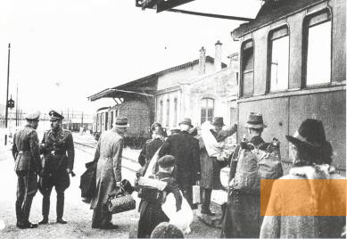 Image: Luxembourg-Hollerich, September 1942, Deportees boarding a train, Marie-Madeleine Schiltges