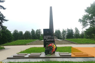 Bild:Malyj Trostenez, 2014, Obelisk aus dem Jahr 1963, Stiftung Denkmal