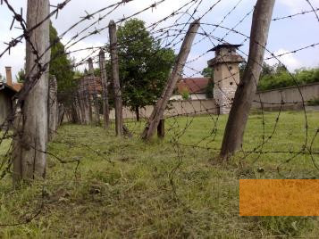 Image: Niš, 2010, Barbed wire fence on the former camp premises, Saša Stančić