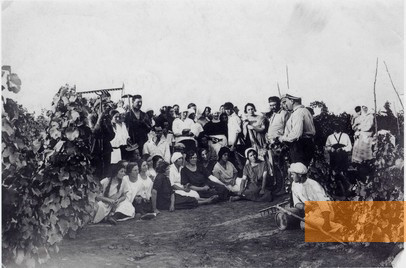 Image: Dobre, undated, about 1920, Agricultural labourers during lessons given by an agronomist, YIVO Institute, New York