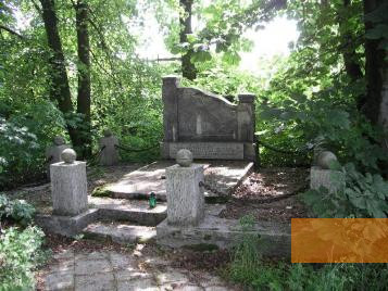 Bild:Międzyrzec Podlaski, 2005, Denkmal für ermordete Juden auf dem Jüdischen Friedhof, Waldemar Pepa
