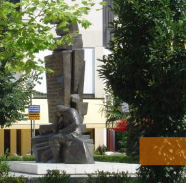 Bild:Larissa, 2004, Holocaustdenkmal, Alexios Menexiadis